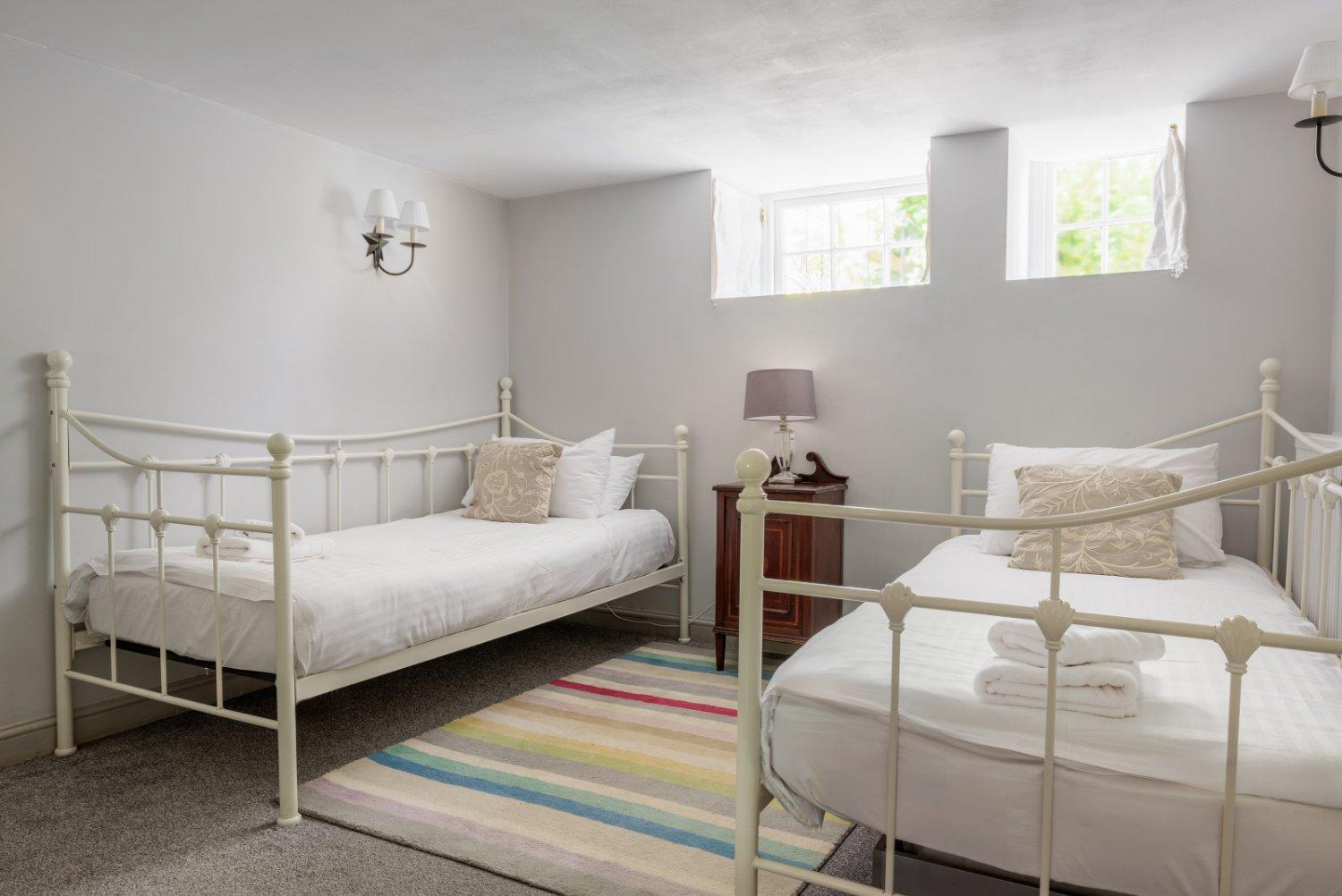 The School Rooms Estate Beautiful, Georgian Apartments With Private Heated Pool And Hot Tub Wifi And Parking Near Bath Box  Ngoại thất bức ảnh
